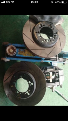 ขายชุดเบรคหน้าอริสโต้จานหนาๆผ้าเหลือๆพร้อมใส่สตราด้า