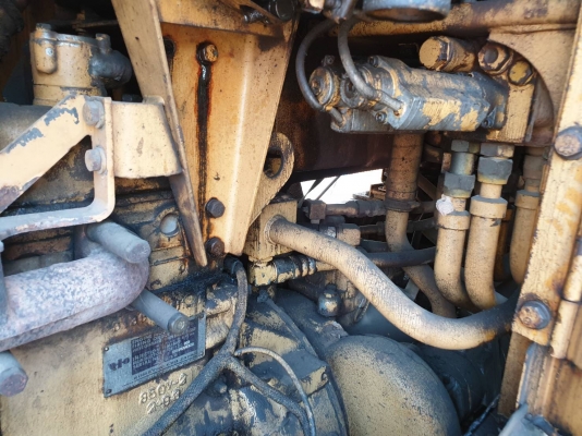 ขายรถตักล้อยาง KOMATSU WA 200-1 ราคา.620,000 ต่อรอง ขายตามสะภาพ ตู้เก็ง 2 เพลา รถใช้วานได้ สีเดิมๆ สนใจนัดดูรถได้ที่ 081-3531946 ต่อ.บางนา &amp; ID-LINE รถอยู่ จ.บุรีรัมย์