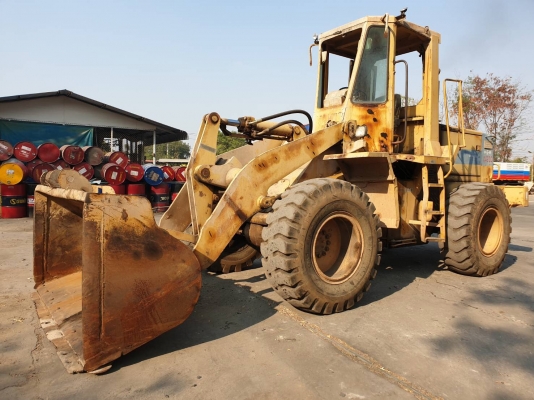 ขายรถตักล้อยาง KOMATSU WA 200-1 ราคา.620,000 ต่อรอง ขายตามสะภาพ ตู้เก็ง 2 เพลา รถใช้วานได้ สีเดิมๆ สนใจนัดดูรถได้ที่ 081-3531946 ต่อ.บางนา &amp; ID-LINE รถอยู่ จ.บุรีรัมย์