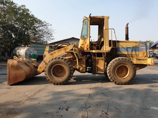 ขายรถตักล้อยาง KOMATSU WA 200-1 ราคา.620,000 ต่อรอง ขายตามสะภาพ ตู้เก็ง 2 เพลา รถใช้วานได้ สีเดิมๆ สนใจนัดดูรถได้ที่ 081-3531946 ต่อ.บางนา &amp; ID-LINE รถอยู่ จ.บุรีรัมย์