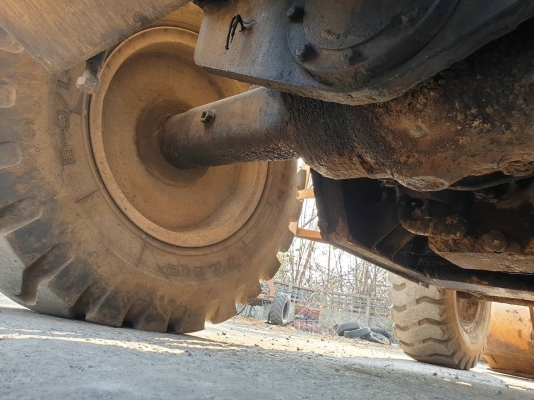 ขายรถตักล้อยาง KOMATSU WA 200-1 ราคา.620,000 ต่อรอง ขายตามสะภาพ ตู้เก็ง 2 เพลา รถใช้วานได้ สีเดิมๆ สนใจนัดดูรถได้ที่ 081-3531946 ต่อ.บางนา &amp; ID-LINE รถอยู่ จ.บุรีรัมย์