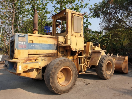 ขายรถตักล้อยาง KOMATSU WA 200-1 ราคา.620,000 ต่อรอง ขายตามสะภาพ ตู้เก็ง 2 เพลา รถใช้วานได้ สีเดิมๆ สนใจนัดดูรถได้ที่ 081-3531946 ต่อ.บางนา &amp; ID-LINE รถอยู่ จ.บุรีรัมย์