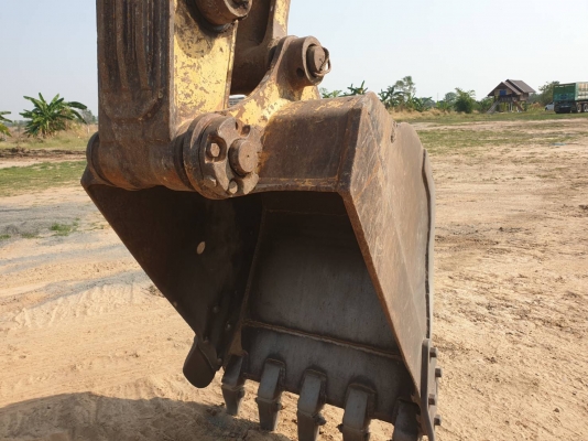 ขายรถแบคโค KOMATSU PC200-7 เอกสารเล่มทะเบียน ภาษีไม่ขาด ราคา.1,290,000 ต่อรอง รถพร้อมใช้ แอร์มี เครื่อง ปั้ม แรง สีเดิมๆ ตามสะภาพ เอวแน้น เฟรมสวย มูมฮาร์มสวย โซ้หนา สนใจนัดลองรถได้ที่.0813531946 ต่อ.บางนา &amp; ID-LINE รถอยู่ จ.บุรีรัมย์