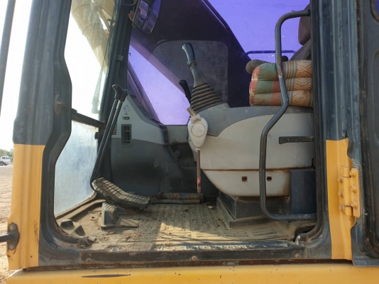 ขายรถแบคโค KOMATSU PC200-7 เอกสารเล่มทะเบียน ภาษีไม่ขาด ราคา.1,290,000 ต่อรอง รถพร้อมใช้ แอร์มี เครื่อง ปั้ม แรง สีเดิมๆ ตามสะภาพ เอวแน้น เฟรมสวย มูมฮาร์มสวย โซ้หนา สนใจนัดลองรถได้ที่.0813531946 ต่อ.บางนา &amp; ID-LINE รถอยู่ จ.บุรีรัมย์