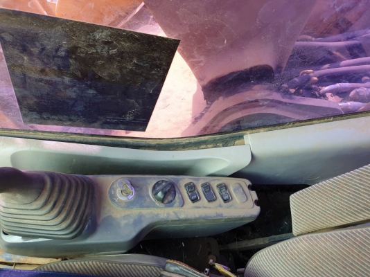 ขายรถแบคโค KOMATSU PC200-7 เอกสารเล่มทะเบียน ภาษีไม่ขาด ราคา.1,290,000 ต่อรอง รถพร้อมใช้ แอร์มี เครื่อง ปั้ม แรง สีเดิมๆ ตามสะภาพ เอวแน้น เฟรมสวย มูมฮาร์มสวย โซ้หนา สนใจนัดลองรถได้ที่.0813531946 ต่อ.บางนา &amp; ID-LINE รถอยู่ จ.บุรีรัมย์