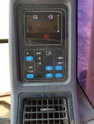 ขายรถแบคโค KOMATSU PC200-7 เอกสารเล่มทะเบียน ภาษีไม่ขาด ราคา.1,290,000 ต่อรอง รถพร้อมใช้ แอร์มี เครื่อง ปั้ม แรง สีเดิมๆ ตามสะภาพ เอวแน้น เฟรมสวย มูมฮาร์มสวย โซ้หนา สนใจนัดลองรถได้ที่.0813531946 ต่อ.บางนา &amp; ID-LINE รถอยู่ จ.บุรีรัมย์