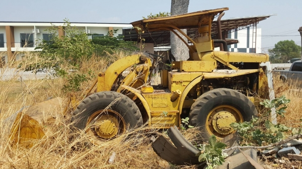 ขายตามสภาพ รถตัก CAT 922 เครื่อง DA120 เกียร์ครบ รถจอดไว้ที่อู่ซ่อมยังไม่ได้ซ่อม ให้ไปเช็คเองนะครับ