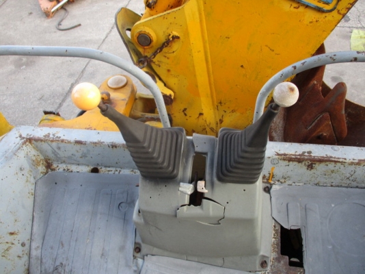 ขาย รถตักหน้าขุดหลัง JCB 3CX เล่มทะเบียน ราคา 320,000 บาท 084-5424150