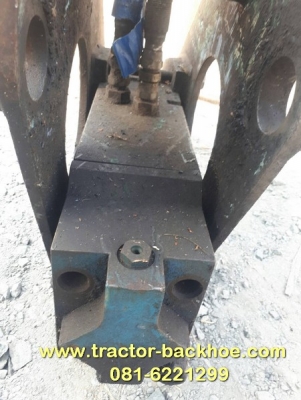 ขายตามสภาพ หัวเจาะ กระแทก เบรกเกอร์ สำหรับรถขุด แบคโฮ PC40 - 50 เก่านอก มีน๊อตขาด 3 ตัว ขายตามสภาพ หัวเจาะ กระแทก เบรกเกอร์ สำหรับรถขุด แบคโฮ PC40 - 50 เก่านอก มีน๊อตขาด 3 ตัว