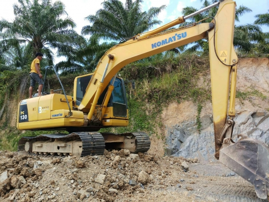 ขายรถแบคโฮ KOMATSU PC130-8 ไมล์ 5883 ชม.เอกสารชุดจดทะเบียน ราคา 1350000 ขายรถแบคโฮ KOMATSU PC130-8 ไมล์ 5883 ชม.เอกสารชุดจดทะเบียน ราคา 1350000