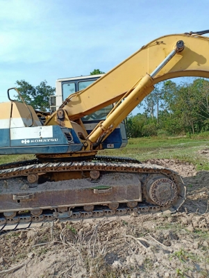 ขายรถแบคโฮ KOMATSU PC200-5 เอกสารเล่ม ระบบไฟเต็ม ราคา 650000