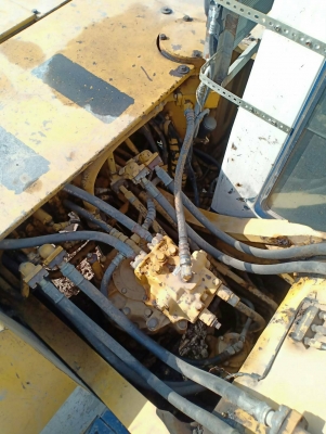 ขายรถแบคโฮ KOMATSU PC200-5 เอกสารเล่ม ระบบไฟเต็ม ราคา 650000