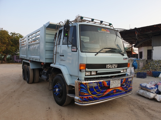 ขายrocky240 ตัวk เครื่องเดิม เกียร์เดิม เครื่องดี คัทซีสวย หัวสวยกระบะสามมิตรแท้