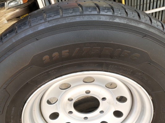 ยาง XCD 215/75R15 ปี 18 พร้อมกะทะรับน้ำหนัก 6 รู เพลาเดิม ยาง XCD 215/75R15 ปี 18 พร้อมกะทะรับน้ำหนัก 6 รู เพลาเดิม