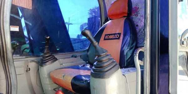 ขายจ้า..KOBELCO SK135SR YY01 เก่าใน สภาพดี  พร้อมใช้ เอกสารอินวอย ลองระบบกันได้ทุกวัน โทร 089-3818694จ๊อย