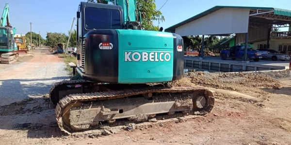 ขายจ้า..KOBELCO SK135SR YY01 เก่าใน สภาพดี  พร้อมใช้ เอกสารอินวอย ลองระบบกันได้ทุกวัน โทร 089-3818694จ๊อย