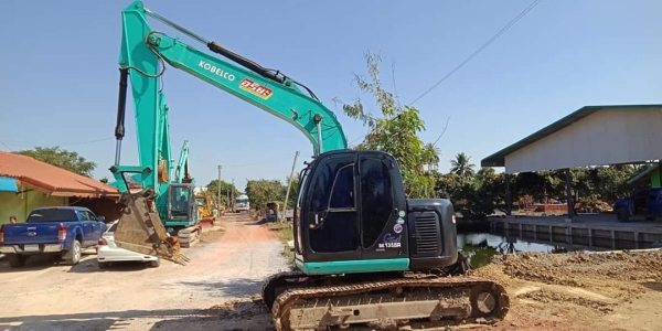 ขายจ้า..KOBELCO SK135SR YY01 เก่าใน สภาพดี  พร้อมใช้ เอกสารอินวอย ลองระบบกันได้ทุกวัน โทร 089-3818694จ๊อย