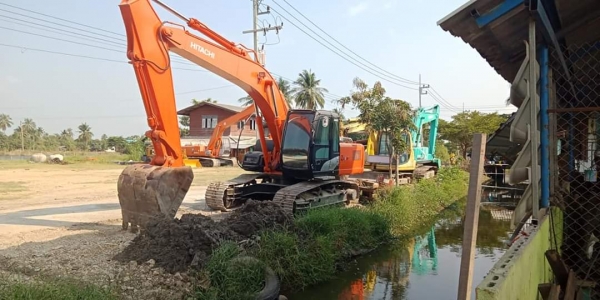 ขายจ้า..HITACHI ZX200-1 เก่าใน สภาพสวย พร้อมใช้ เอกสารเล่มทะเบียน โทร 089-3818694จ๊อย