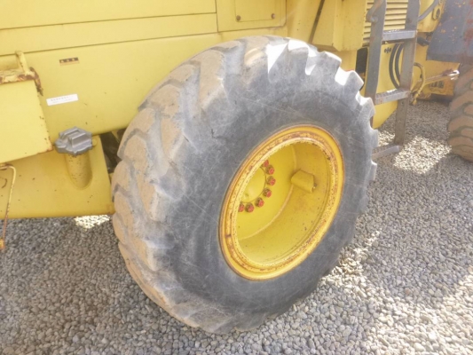 ขายรถตัก ยี่ห้อ KOMATSU รุ่น WA200-1 ขายรถตัก ยี่ห้อ KOMATSU รุ่น WA200-1