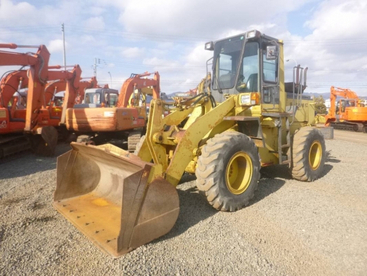 ขายรถตัก ยี่ห้อ KOMATSU รุ่น WA200-1 ขายรถตัก ยี่ห้อ KOMATSU รุ่น WA200-1