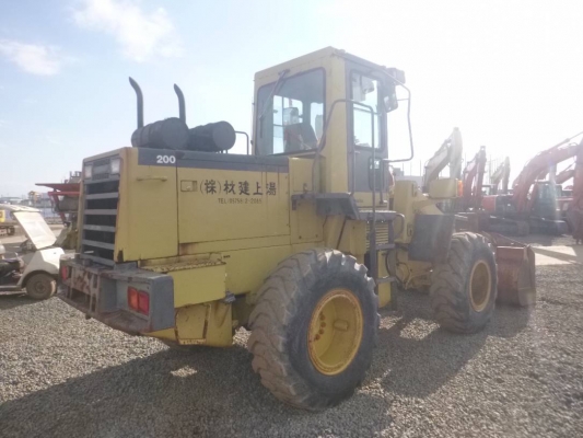 ขายรถตัก ยี่ห้อ KOMATSU รุ่น WA200-1 ขายรถตัก ยี่ห้อ KOMATSU รุ่น WA200-1