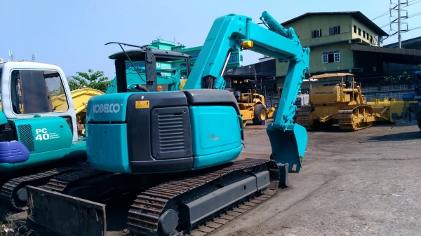 KOBELCO รุ่น SK 75 UR รุ่น 3 ES