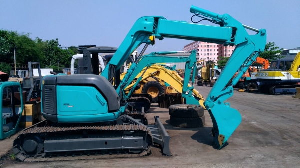 KOBELCO รุ่น SK 75 UR รุ่น 3 ES