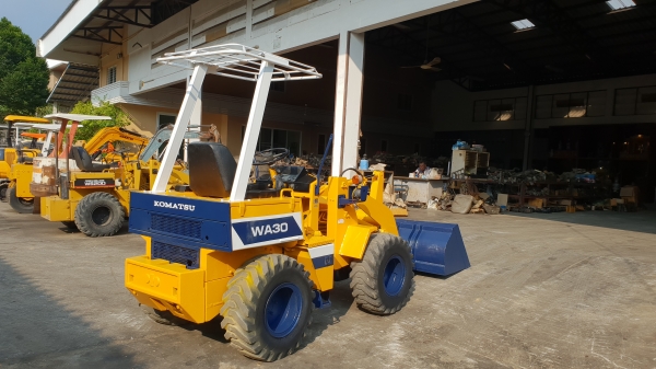 ขาย รถตัก KOMATSU รุ่น WA30-2- มือสองญี่ปุ่น ตักได้ ครึ่งคิว สองเพลา เอวอ่อน ระบบเกียร์ทอร์ค มาพร้อมหัวเก๋ง สวยพร้อมใช้งาน มือถือ 0818753444