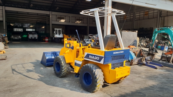 ขาย รถตัก KOMATSU รุ่น WA30-2- มือสองญี่ปุ่น ตักได้ ครึ่งคิว สองเพลา เอวอ่อน ระบบเกียร์ทอร์ค มาพร้อมหัวเก๋ง สวยพร้อมใช้งาน มือถือ 0818753444