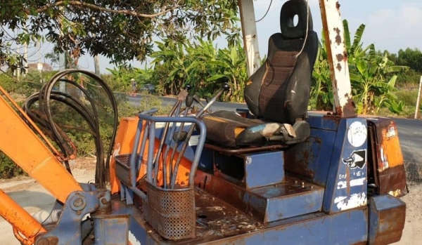 KH21ติดลายหัวกะแทกเทียบเท่าPC25รถนอกสถาพดีขายแค่135,000บาทรถแบคโฮคูโบต้าพร้อมใช้เพิ่งนำเข้ามายังไม่เคยใช้งานในไทยเลยเครื่องคูโบต้า3สูบเครื่องดีปั้มเเรงบูมอาร์มสวยเร็วแรงไม่โหลดพร้อมใช้สีเดิมๆเอกสารอินวอยล์สนใจคลิ๊ก ☎ 081-989-1989 หรั่งครับ