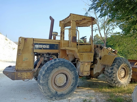 ขายรถตักCAT950E เอกสารเล่มทะเบียนราคา 350,000 ต่อรอง