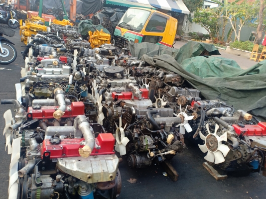 เครื่องยนต์ นิสสันBD25 ฝาแดงสวยๆหลายตัว