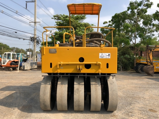 ขาย รถบด9 ล้อ  เครื่องยนต์ มิตซูบิชิ พร้อมใช้งาน นำเข้าเองจากประเทศญี่ปุ่น ติดต่อ 063-9316985 ID LINE : 0639316985 ครับ