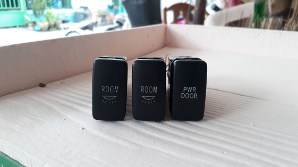 สวิทช์ ROOM กับ PWR DOOR ของรถ TOYOTA แท้