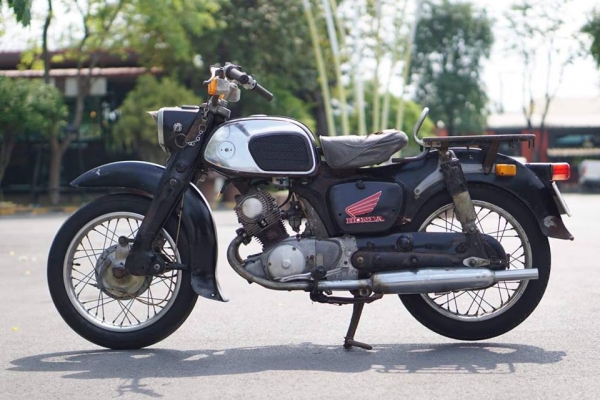 ร้าน วุฒิ นนบุรี HONDA C92 ท้ายจรวด รถสวยแห้งๆ ทะเบียนโอน