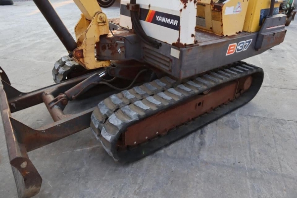 รถแบคโฮ รถขุด YANMAR B37 (ขนาดPC40) สวยเดิมจากญี่ปุ่น ไม่เคยถูกใช้งานในไทย100\% รถแบคโฮ รถขุด YANMAR B37 (ขนาดPC40) สวยเดิมจากญี่ปุ่น ไม่เคยถูกใช้งานในไทย100\%
