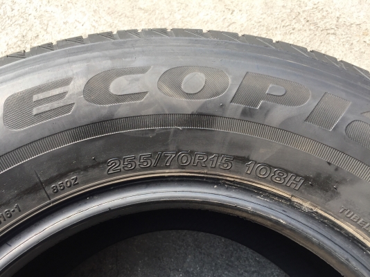 บริสโตน255/70/15ปี13 ชุด4เส้น1600บาท ใช้งานน้อยดอกมีตามรูป สนใจโทร0879050181.จัดส่งได้ทั่วไทย