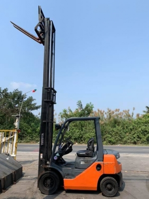 TOYOTA 8FD20 รถนอกเก่าญี่ปุ่น 2 ตัน ดีเซล เสา 5 เมตร งาฮิ้ง เกียร์ธรรมดา