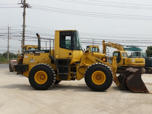 ขายรถตักล้อยาง ยี่ห้อ KOMATSU WA320-3MC นำเข้าจาก USA แท้ 100\% สภาพสวย ไม่เคยใช้งานในไทย