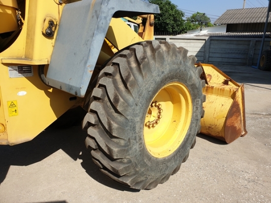 ขายรถตักล้อยาง ยี่ห้อ KOMATSU WA100-3 นำเข้าจากญี่ปุ่นแท้ 100\% สภาพสวย ไม่เคยใช้งานในไทย