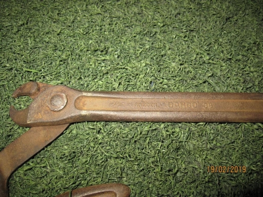 คีม หรืออุปกรณ์ถอนตะปูลังไม้ ยี่ห้อ BAHCO Made in SWEDEN คีม หรืออุปกรณ์ถอนตะปูลังไม้ ยี่ห้อ BAHCO Made in SWEDEN