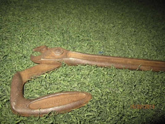 คีม หรืออุปกรณ์ถอนตะปูลังไม้ ยี่ห้อ BAHCO Made in SWEDEN คีม หรืออุปกรณ์ถอนตะปูลังไม้ ยี่ห้อ BAHCO Made in SWEDEN