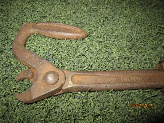 คีม หรืออุปกรณ์ถอนตะปูลังไม้ ยี่ห้อ BAHCO Made in SWEDEN คีม หรืออุปกรณ์ถอนตะปูลังไม้ ยี่ห้อ BAHCO Made in SWEDEN