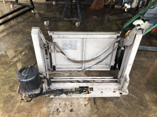 ขาย ลิฟท์ยกรถวีลแชร์ นำเข้าญี่ปุ่น ราคา 18,000