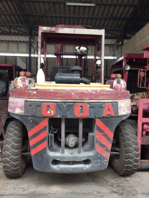 ขาย FORKLIFT TOYOTA 6 ตัน เสายกสูง4.5 เมตร ขาย FORKLIFT TOYOTA 6 ตัน เสายกสูง4.5 เมตร