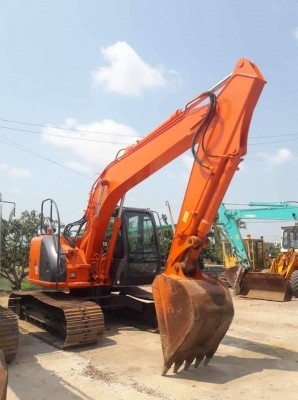 ขายจ้า..HITACHI ZX135US-E เก่านอกแท้  แทรคใหญ่  มีลายแย๊ก พร้อมใช้ โทร 089-3818694จ๊อย