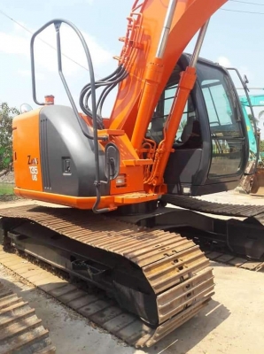ขายจ้า..HITACHI ZX135US-E เก่านอกแท้  แทรคใหญ่  มีลายแย๊ก พร้อมใช้ โทร 089-3818694จ๊อย