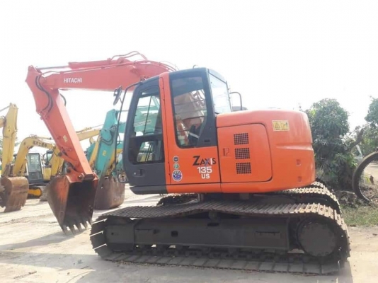 ขายจ้า..HITACHI ZX135US-E เก่านอกแท้  แทรคใหญ่  มีลายแย๊ก พร้อมใช้ โทร 089-3818694จ๊อย