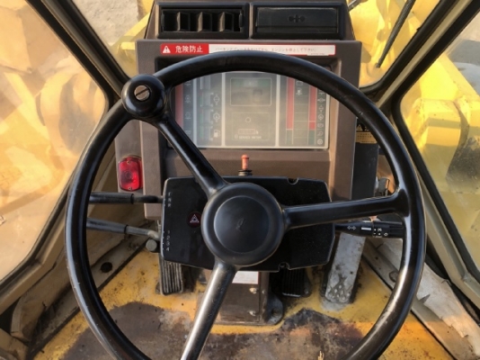 ขายรถตักล้อยาง KOMATSU WA300-1 นำเข้าเองจากญี่ปุ่น สภาพสวยพร้อมใช้ มีVDOการทำงานครับ ขายรถตักล้อยาง KOMATSU WA300-1 นำเข้าเองจากญี่ปุ่น สภาพสวยพร้อมใช้ มีVDOการทำงานครับ