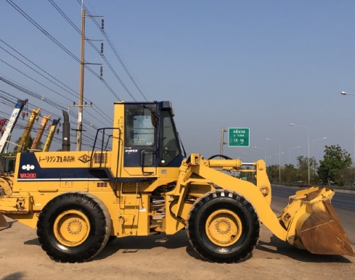 ขายรถตักล้อยาง KOMATSU WA300-1 นำเข้าเองจากญี่ปุ่น สภาพสวยพร้อมใช้ มีVDOการทำงานครับ ขายรถตักล้อยาง KOMATSU WA300-1 นำเข้าเองจากญี่ปุ่น สภาพสวยพร้อมใช้ มีVDOการทำงานครับ